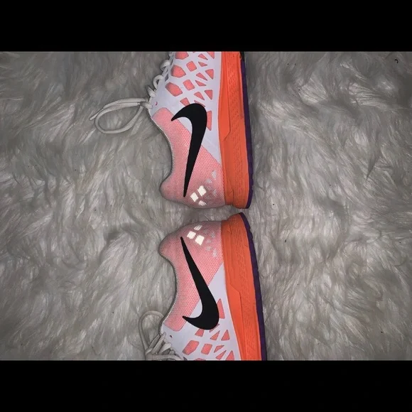 Nike women’s sneakers - Picture 4 of 8